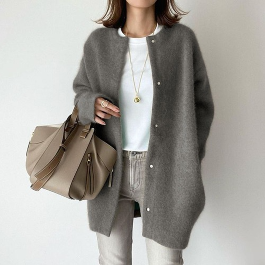 Kim Cardigan – Luxury and Sophistication.