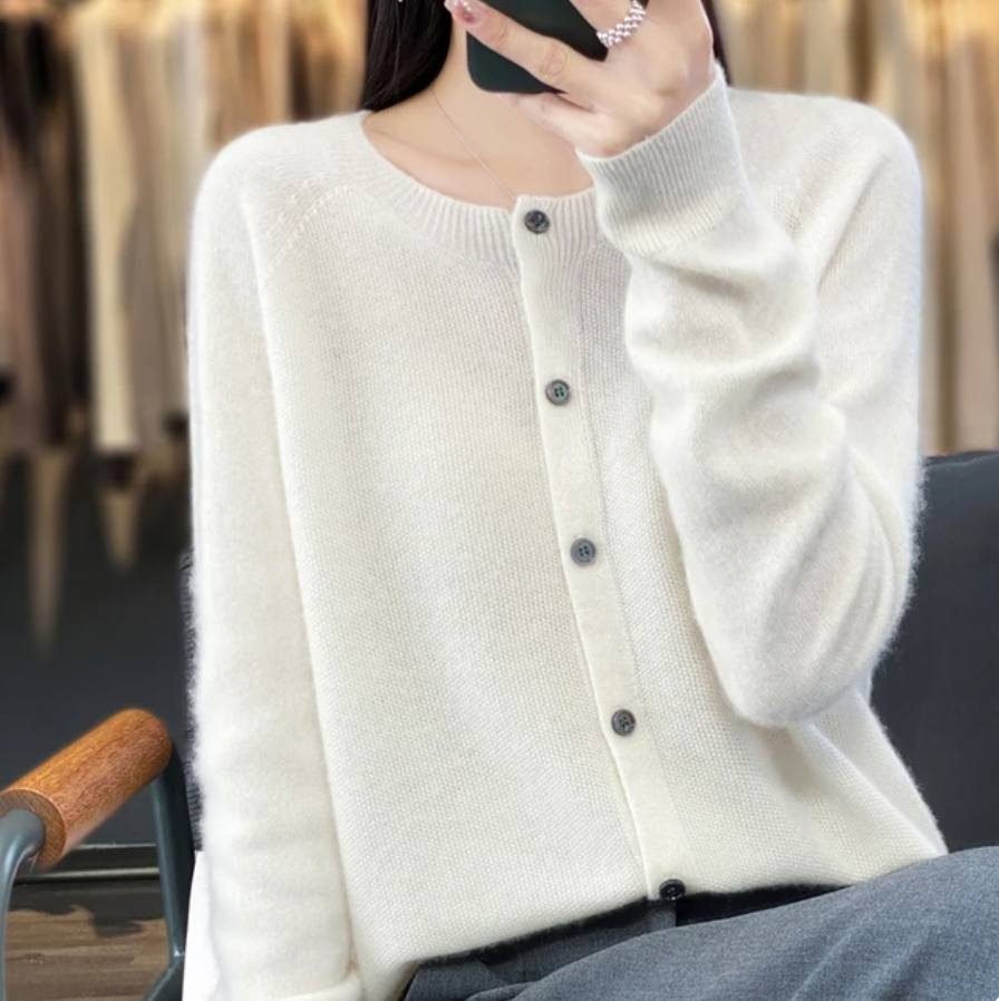 Merina Wool Cardigan – Cozy Elegance for Every Occasion